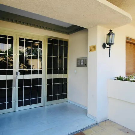 Le Petit Trotel - Nearby Beaches And Ajaccio (Corsica)