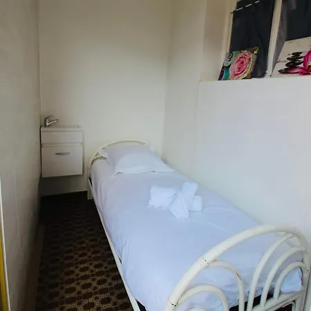 Le Petit Trotel - Nearby Beaches And Apartment Ajaccio (Corsica)