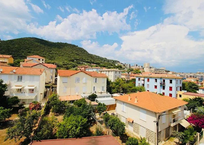 Le Petit Trotel - Nearby Beaches And Lägenhet *